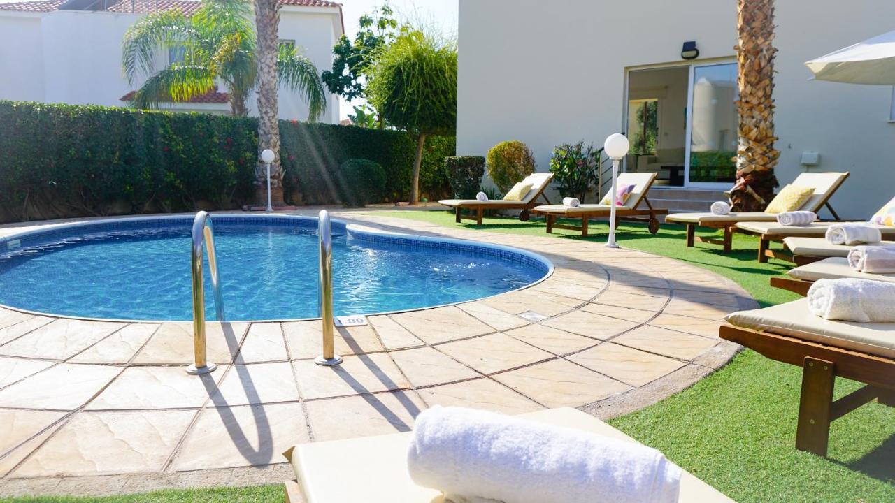 Villa Oasis By Ezoria Villas Coral Bay Extérieur photo